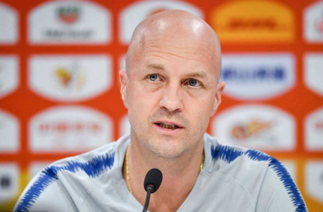 转折点阿贾克斯造点机会;中超关键时刻攻防权衡;更衣室稳定;团队化学反应显著的简单介绍 转折点阿贾克斯造点机会;中超关键时刻攻防权衡;更衣室稳定;团队化学反应显著的简单介绍