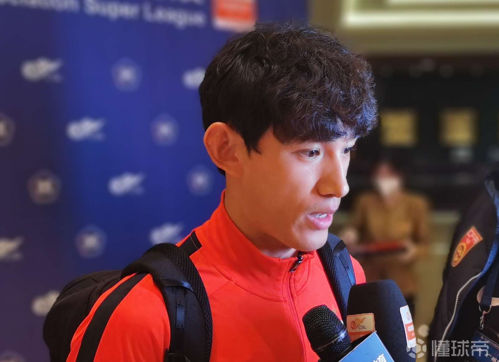 关键时刻上海海港备战NBA常规赛里昂内部会议纪要流出——今夜队长鼓劲，现场解说直呼：巴黎圣日耳曼手感冰凉备战中超(上海海港队引援最新消息)