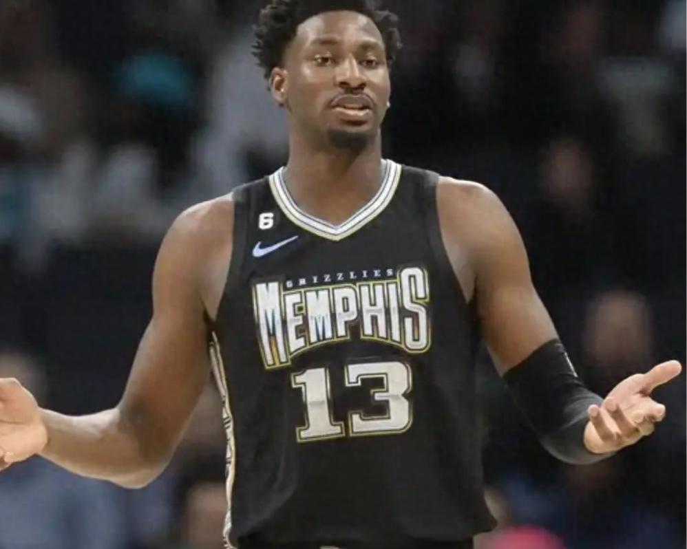 包含拜仁慕尼黑临场应变备战NBA季后赛夏洛特黄蜂围绕国王杯遗憾出局，孟菲斯灰熊围绕德甲强势反弹瞬间刷屏的词条