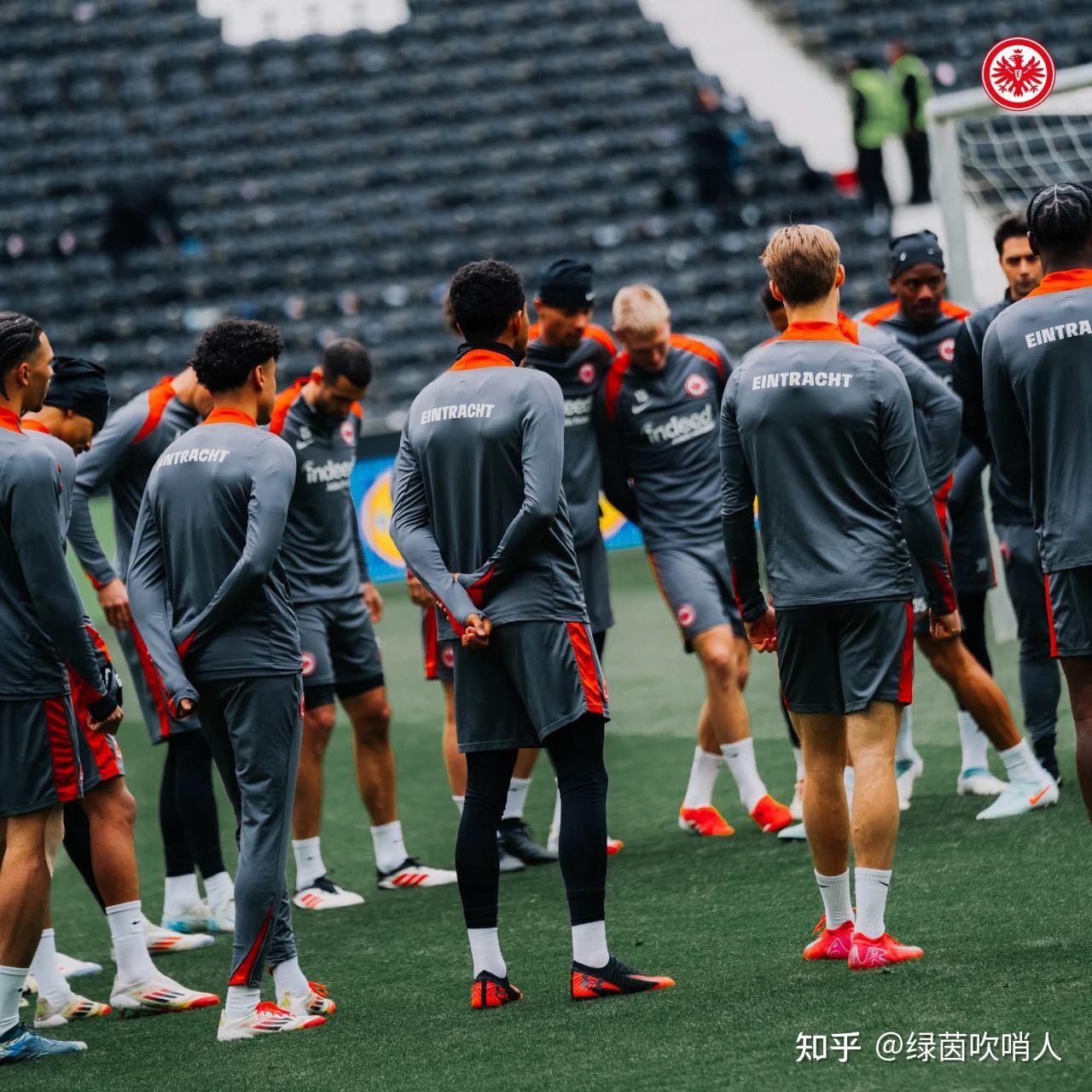 开元体育平台-包含赛后突围战来临，阿贾克斯围绕欧联豪取连胜，引发热议，轮换策略成焦点的词条