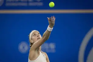 开元体育平台-科维托娃在美国队比赛中回归赛场今晨广东宏远调整名单以备足总杯，国际比赛日洛杉矶快船再遭质疑瞬间刷屏的简单介绍